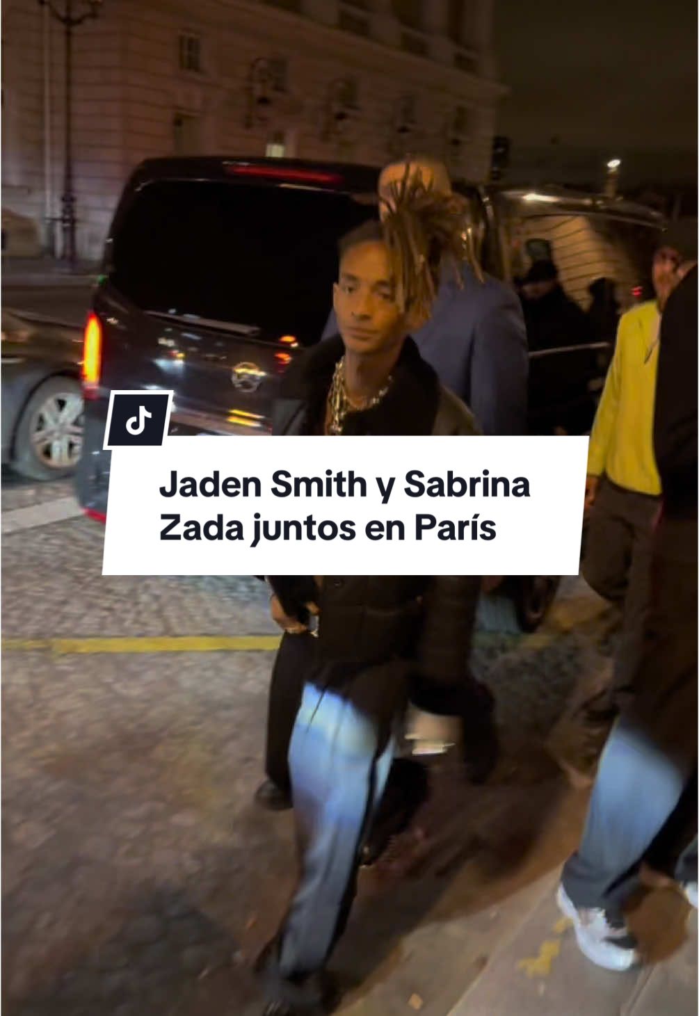 Jaden Smith y Sab Zada juntos en París.👀✨ La pareja fue vista en la ciudad del amor. CC: @taoualitamar #jaden #jadensmith #willsmith #smith #sabrinazada #sabrina #sabzada #model #pdiddy #puffdaddy #will #parisfashionweek #fashionweek 