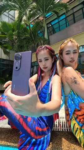 Splash time with mer-sis 🧜🏻‍♀️🧜🏻‍♀️ Captured every magical moment perfectly with vivo V40 5G📱 and ZEISS Multifocal Portrait lens. Whether near or far, it’s always in focus. Plus, with IP68 & IP69 dust and water resistance, it's ready for any splashy adventure—down to 1.5 meters for up to 30 minutes. Dive into the fun! And don't miss out on their Deepavali So Pro Deal! Visit the nearest vivo store for more details and grab yours today! #vivoV40Series #ZEISSPortraitSoPro #5ProLensesinYourPocket #vivoMalaysia #vivoSabah 