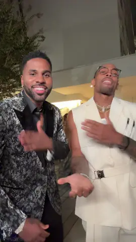 You made this the #1 trending song on social media already. Im posting this at midnight. What time is it where you are? #MakeMeHappy @Jeremy Kenyel Strong 