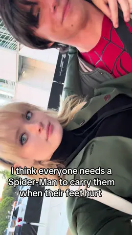 This is what i get for wearing shoes two sizes too small <3 #spiderman #spidermancosplay #gwen #gwenstacy #theamazingspiderman #peterparker @MagicCoffee 