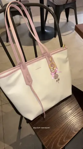 Secakep inilohh 😭🤌🏻 #shoulderbag #tasbahu #tasselempang #taswanita #taskuliah #tassekolah #tasjinjing #tascewe #totebag #totebagaesthetic #totebagbostanten #totebagkuliah 