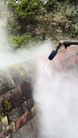 Effortless! 🔥💦📸 #pressurewashing #roofcleaning #satisfying #oddlysatisfying #professional #cleaning #cleaninghacks #cleanwithme #trendingvideo #london 