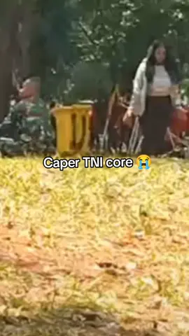 Plis yg kedua ngapain joged tengah lapangan😭🤣🤣#fyp #core #caper #tniindonesia🇮🇩 