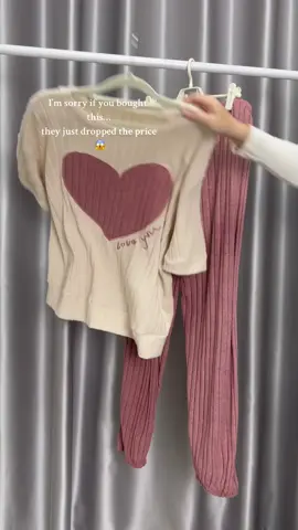 Sooo soft😍#pajamas #pajamaset #tiktokpajamas #twopiece #womenwear #foryoudays #autumnandwintersale #halloweensale #blackfridayearlydeals #tiktokmademebuyit 