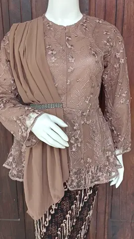 Setelan kebaya Aurora selendang #setelankebaya #kebayamodern #kebayawanita #kebayawisuda #kebayalamaran #promoguncang1010 