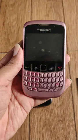 Yang pernah bekerja di PT Mencari Cinta Sejati via FaceBook, kalian pernah pake Blackberry tipe apa? Sebenarnya ada 5, yang 3 udah almarhum, sisa 2. masih bisa dipake tapi harus ganti baterai 🔋 #BBBold #BBGemini #bold #gemini #blackberry #hp #hpjadul #generasi90an #90 #viraltiktok #foryourpage #menolaktua #fyp #virall #fyppppppppppppppppppppppp 