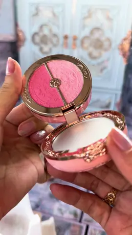 Phấn má BST Hồ Điệp có gì mà hot vậy? Thiết kế dập nổi, packing như biến các cô nàng hiện đại thành nàng cách cách, công chúa thời cổ đại#hoabietflowerknows #Butterflycloudcollar #蝴蝶云肩 #hoabiếtflowerknows 