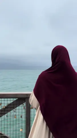 Couleur bordeaux, parfaite pour un look élégant  🍇 #jersey  #hijab  #fy  #textile  #outfit  #modesty  #hijabtutorial  #bordeaux 