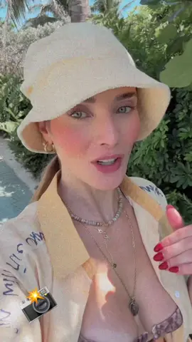 Si buenas ❤️🏝️☀️ desde la playita informando lo que pasa cuando viajo con mis padres 😂🥲❤️….  #crucero #sol #playa #miami #familia #outfit #yellow #OOTD #fashion #mom #dad #daughter 