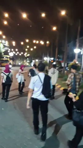 Kerjanya apa? kerjanya berangkat minggu pulang senin 😂#EkspresikanDenganCapCut #boyfriendsday2024 #CapCut #fyp #solaria #solariaindonesia #CapCut #beranda #trendingvideo #karyawan 