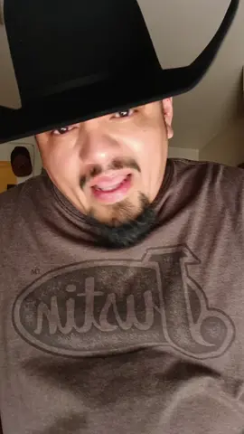 Hey Pretty Baby, Are You Ready For Me⚘️😍😘😊 #guitartown#steveearlecover  #80scountrymusic#yazzi #sundayvibes #lipsync  #justinwear#coorsbanquet #enjoy #navajotiktok #navajonation 