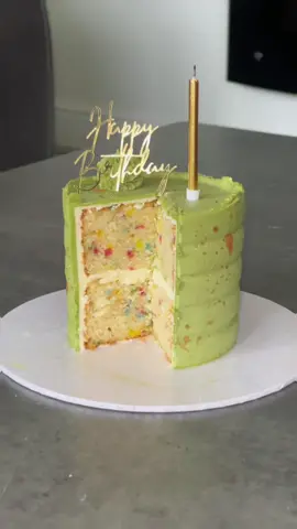 Happy Birthday Daddio!!  🫶🏾✨ . . . #kutiwacakes #cake #caketok #caketiktok #happybirthday #birthdaycake #easycakedesign #cakedesign #cakedecorator #manchestercakes #fyp #caketutorial 