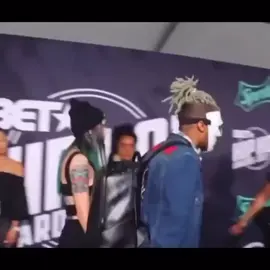 October 6. 2017] XXXTENTACION walking on the VIP carpet with Taylor.