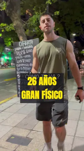 Entrevista en la calle a chico de 26 años con gran físico que realiza entrenamiento híbrido preguntándole cómo entrena y cómo se alimenta.  Contenido Fitness y Motivación #entrevistas #entrevistasenlacalle #vidasaludable #entrenamiento #salud #motivacion #CharlasFit #estudio #gimnasio #pesas #huevos #carne #proteina #habitos #nutricion #alimentacion  #gym #entrenamientodefuerza  #consejos #motivacion #calle #carbohidratos #trabajo #rutina