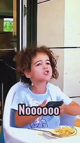 La fille de CR7 essaye de chanter #cristianoronaldo#georginarodriguez#kids #goat🐐 #messi #pourtoi #fyp #parati