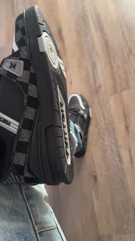 Black lv trainers   #viral #fyp #luxury #tresluxuryplug #viralvideo #blowthisup #trending #Zybca #luxuryshoes #alucines📿🧿🙈 #lv 