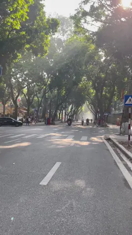 Ra đường vào lúc 6h tận hưởng mùa thu Hà Nội sẽ như thế nào 🫶 #muathuhanoi #muathu #phandinhphung #hoguom 
