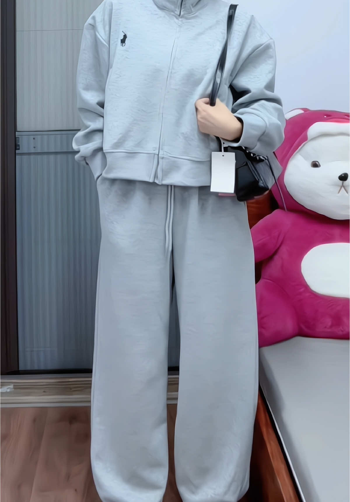 Bộ Đồ Nữ Áo Khoác Dài Tay Khoá Kéo Thêu Ngựa Mix Quần Dài Chất Nỉ#bodo #setbo #setboxinh #phongcachthoitrang #phaidepngaynay #phốiđồđẹp #thoitrang #mỗingàymộtoutfit #tiktok #tiktokviral #xuhuongtiktok #viraltiktok #phoidotrend #xuhuonggggggggggggggggg 