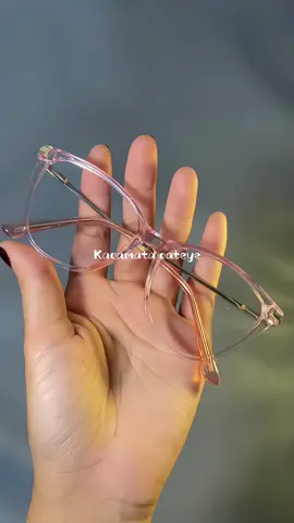 Nyaman buat daily , cateye model terbaru masuk ke semua bentuh wajah 🫶🏻 #kacamata #akacamataminus #kacamatawanita 