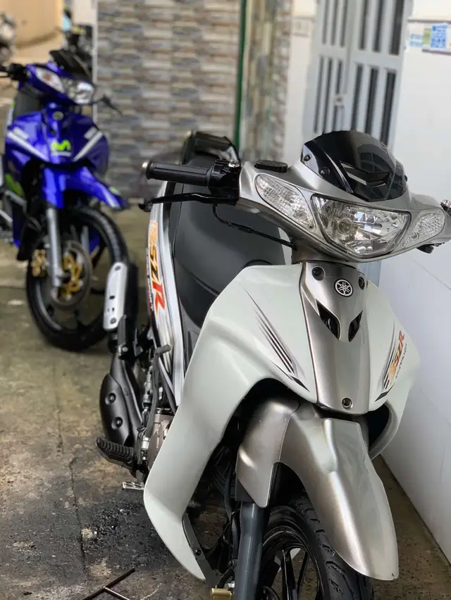 Yaz Bạc Đen Full mới nguyên con - 5Bu  Zá : 59Tr500 Ko Sang Tên - Ko uỷ quyền - Không Góp  ( Ae muốn sang tên tìm xe hơn 300tr - 400Triệu giúp em )  GTĐĐ đúng đời ( SkSm - Biển - Cavet - Màu xe trùng hết ) Số khung : PMYKE0600H0… Số Máy : E101EK... Đúng Số Yaz Date cao Ship xe toàn quốc & Hỗ trợ ship xe đi Mỹ 🇺🇸 ( Cọc ) Ngại cọc cứ đến trực tiếp xem xe tại Sài Gòn  ☎️ Call/Zalo:03535.22699 ( Phúc ) 