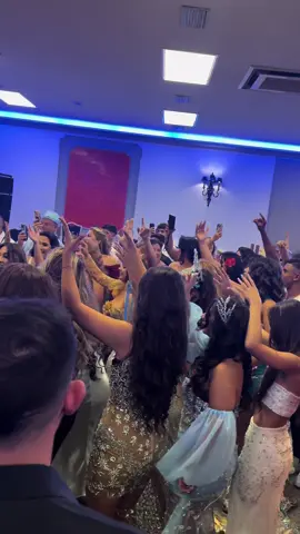 Toda la boda esperaba este momento 😂😍 @💘Abraham y thalia💘 #volandomira #davidmaia🎤🎼🥁 #paratiiiiiiiiiiiiiiiiiiiiiiiiiiiiiii #paratiquemeves 