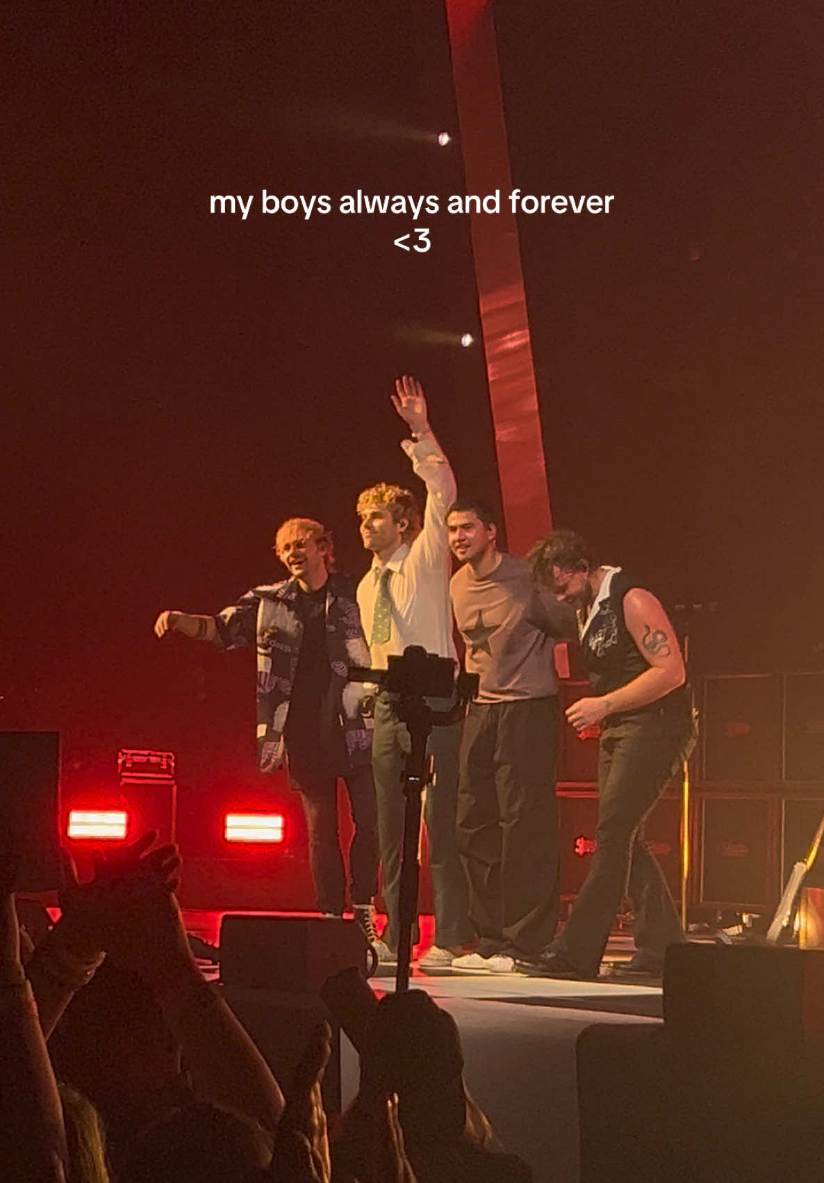 forever 💛 @5 Seconds of Summer #5secondsofsummer #5sos #5sauce #5sosfamily #lukehemmings #calumhood #michaelclifford #ashtonirwin #5sos5 #badomens #5sosbadomens #badomenslive #the5sosshow #the5sosshowtour #the5sosshowworldtour #the5sosshowdüsseldorf #düsseldorf #fyp #fy #foryoupage #foryou #viral 