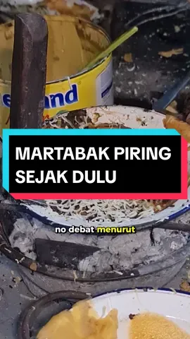 [WAJIB COBA KALO KE MEDAN : MARTABAK PIRING!]  Jajanan yang satu ini kayaknya cuma ada di Medan. Gw belom pernah ketemu di daerah lain. Martabak piring kesukaan gw memang Martabak Piring Sejak Dulu, teksturnya beda dari yang lain. Mau yang tebel atau yang tipis dua2 enak banget deh! Udah pernah coba belom? #fyp #ttpetualangnewbe #ttpetualangmaster #ttpetualangpro #TTpetualangMedan #medan #martabak #martabakpiring #dessert #sweet 