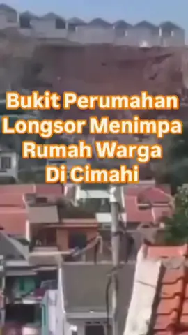 Proses evakuasi seorang balita yang tertimpa runtuhan longsor. Lokasi kejadian di Bukit Cibogo Leuwigajah, Kecamatan Cimahi Selatan, Kota Cimahi, pukul 08.48 WIB. Dari kejadian tersebut, dua rumah dan dua balita yang tertimpa longsor. sumber video: Instagram/@jabarquickresponse. #fakesituation⚠️ #fakebloods⚠️ #longsor #cimahi #seisibandung 