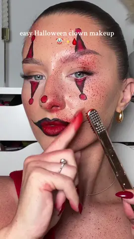 easy halloween makeup hack🤡🩸 #makeup #makeuphacks #halloween #halloweenmakeup #halloweenmakeuptutorial #makeuptutorial #easymakeup 