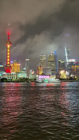 The Bund, Shanghai🇨🇳🌃 #shanghai #thebund #shanghaithebund #china #shanghaichina #skyline #foryou #foryourpage #travel #fyp #fypp #aroundtheworld #view #creditcardadventures 