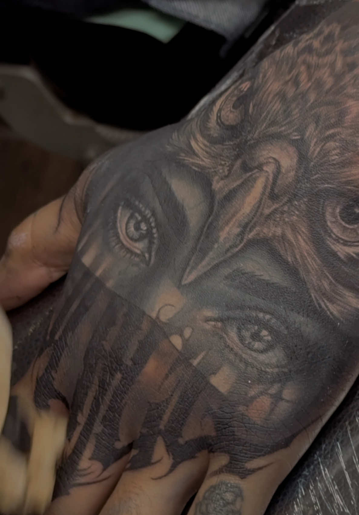 Oh iya menurut gua kalau tatto di pakein warna lebih krenyes rasanya 🥶