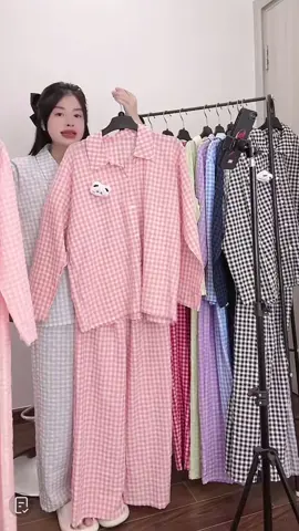 Trả lời @Hà My Bộ đồ ngủ kiểu nữ chất xốp cotton dáng dài thiết kế kẻ ô vuông (Kèm Charm)#nghechuchot #viralvideo #xuhuongtiktok #xh #kimanhfamily #vairal #hottrend #thoitranghottrend #bodongu #bodongunu #bodongukecaro #bongunu #bonguketqua #bongumacnha 