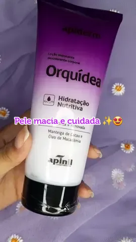 A loção hidratante da Apinil Cosméticos é a escolha ideal para quem busca manter a pele sempre hidratada e radiante. Formulada com ingredientes de alta qualidade, esta loção oferece uma hidratação profunda e duradoura, ajudando a restaurar a barreira natural da pele e protegê-la contra os efeitos nocivos do ambiente. Na Autêntica Belleza, você encontra esta maravilha da cosmética que é perfeita para todos os tipos de pele, proporcionando maciez, suavidade e um toque aveludado com aromas fantásticos. Experimente e sinta a diferença que um bom hidratante pode fazer no seu dia a dia. #apinilcosméticos #locaohidratante #apiderm #hidratação #pelehidratada 