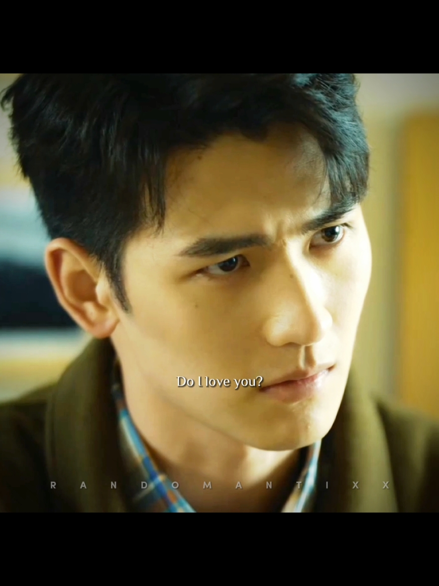 They're supposed to help each other and finish the game but falling inlove was not in the plan😭  #thespirealm #kaleidoscopeofdeath #xiazhiguang_夏之光⚡ #huangjunjie #cdrama #bromance #fyp 