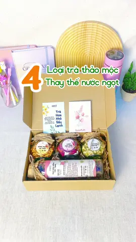 Tui bị thích cái hộp quà trà này lắm nhaaa, 4 loại trà tha hồ mà pha luôn nè #trathaomoc #giftideas #minhuongtra #traduongnhan #trahoasaylanh #qua20thang10 