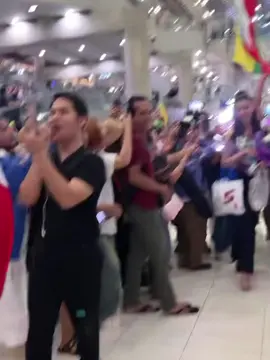 Thae Su Nyein đã tới Thailand trong sự cổ vũ đông đảo không khác gì sân nhà !! #team_excellentbeauty #sacdephoahau01 #nguyenthanhfnam294 #sacdephoahau6 