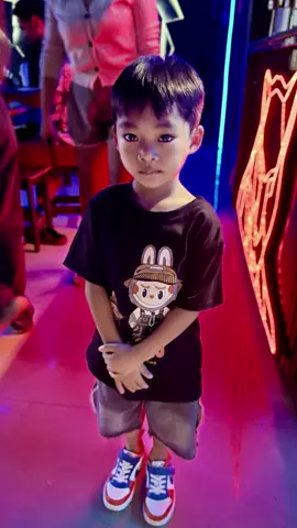 มาเฝ้าพี่โลมาทำงานครับ😊✌️#rosaquelindaeres #แม่ลูก2 