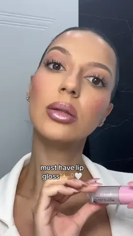 shade light beam✨🤍 #fyp #foryou #foryoupage #outfit #makeup #makeuprevolution @Makeup Revolution 