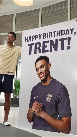 A BIG birthday surprise from Jude to Trent ❤️ #england #threelions #trentalexanderarnold #judebellingham 