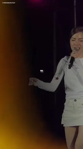 Em đây nhìn cứ ngốc ngốc nghếch nghếch #thichthich #phuongly #nhachaymoingay  Cre : fancam.celeb