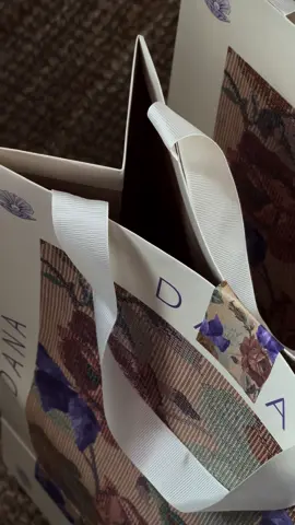 تصوير جديد لبكج وعباية أنيقة🤎🌾🪄 @D A N A 🪡  . . . . #fyp #unboxing #haul #ugc #تصوير_منتجات #عباية #عبايات 