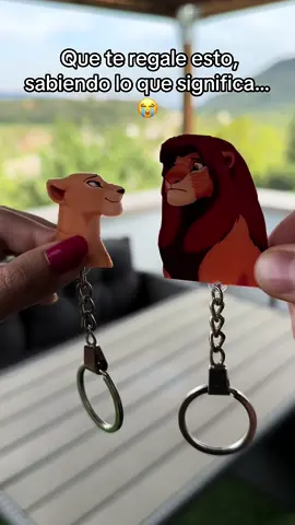 Si te regala este llavero no cabe duda que es el indicado🥹❤️ #llavero #disney #disney #llaveropareja #idearegalo #enamorados #reyleon #amor #novios   