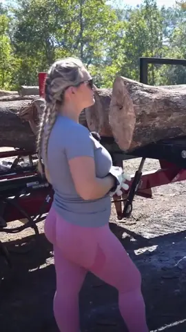 Beautiful girl cutting woodworking #beautiful #girls #cutting #wood #woodworking #fyp 