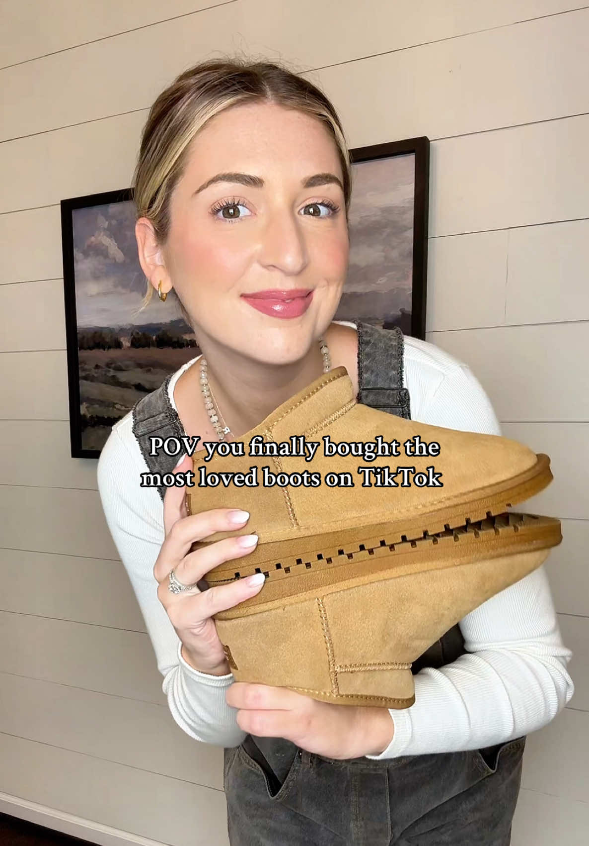 I regret not getting these last year. 10/10 #evellyhootdboots #snowboots #sherpaboots #shortboots #cozyboots #cuteboots #falldealsforyou #TikTokShop #giftsunder40 #giftsforher #viralboots #fyp #OOTD #barreloveralls 