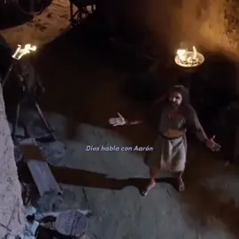 Dios habla con Aarón #moisesylos10mandamientos #moisesylosdiezmandamientos #dezmandamentos #moisesylos10mandamientos😇 #nefertari #seriesbiblicas #viral #dios 