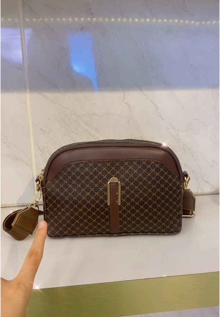 bruno bag🤩 #taslucu #akaci #akaciofficial #tasakaci #tasrekomendasi #rekomendasioutfit #Outfit #tasmewah #tasmurahberkualitas 