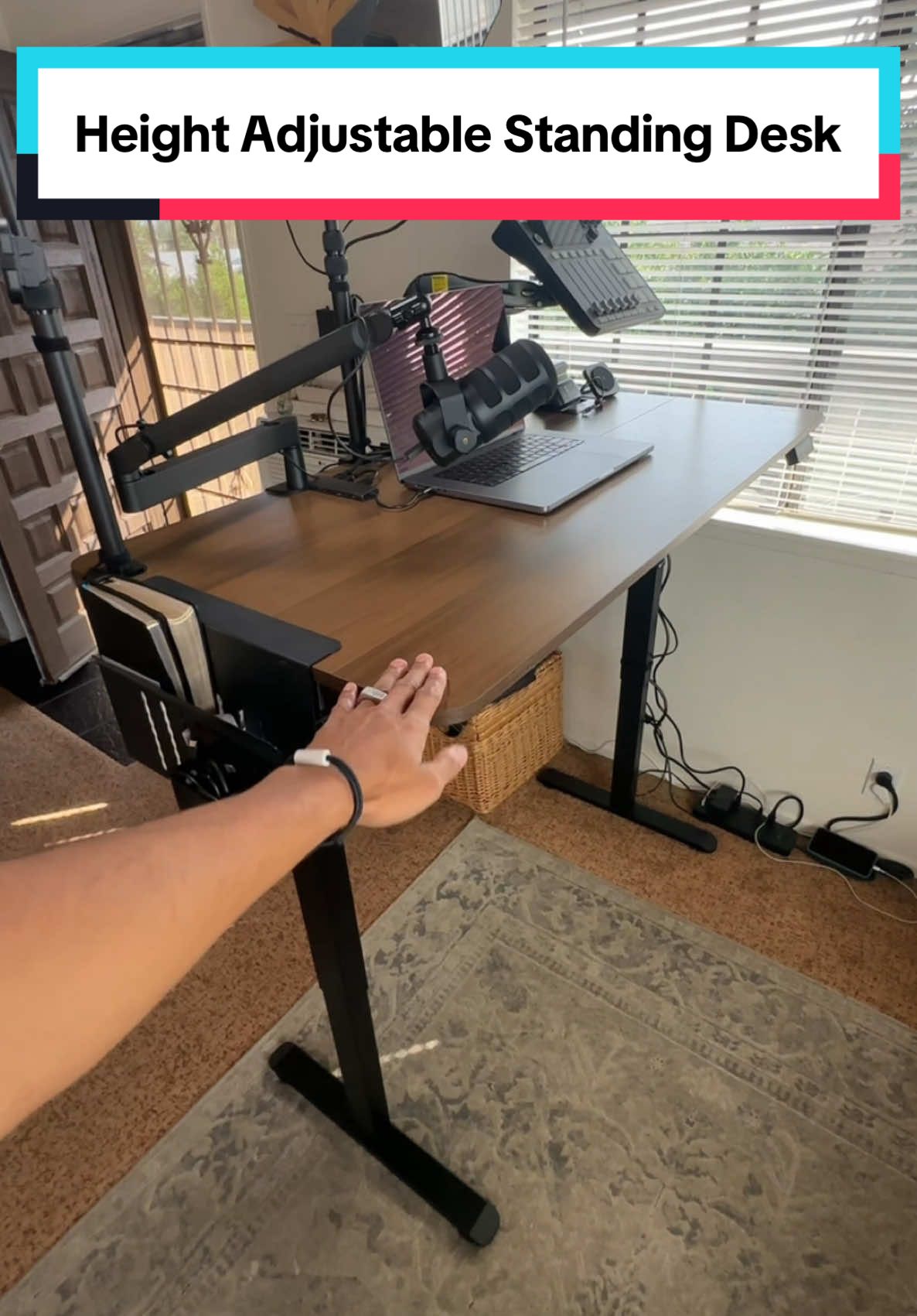 How did we sit at desks for so long? This adjustable standing desk is seeing its biggest sale on TikTok right now! #huanuo #standingdesk #adjustabledesk #electricdesk #workstation #workfromhome #homeoffice #officedesk #heightadjustablestandingdesk #adjustabletable #standingworkstation #huano #cheapdesk #FallDealsForYou #TikTokShopFallSale #TikTokShopHolidayHaul #TikTokShopBlackFriday #TikTokShopCyberMonday #treasurefinds 