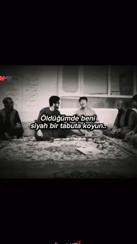 💌 Öldüğümde beni siyah bir tabuta koyun ki... Veqti kı mordem menra der tabutê seyahi bugzarid  Ta hemê merdom bidanid kı çıqedr seyah bextem  Destanemra ez tabut birun bugzarid  Ta hemê merdom bidanid kı ez in dunya çizi bı xud nebordem  Çeşmanemra baz bugzarid  Ta hemê merdom bifehmend kı çeşm intizarê ki budem Der evvelin ğurubê zındegiyem tıkkê yexira bı ruyê sinêemra bugzarid ta bı cayê maderem berayem bigired وقتی که مردم مرا در تابوت سیاهی بگذارید  تا همه مردم بدانند که چه قدر سیاه بختم دستانم را از تابوت بیرون بگذارید  تا همه مردم بدانند که از این دنیا چیزی به خود نبردم  چشمانم را باز بگذارید  تا همه مردم بفهمند که چشم انتظار کی بودم  در اولین غروب زندگیم تکه یخی را به روی سینه ام بگذارید  تا به جای مادرم برایم بگرید . . #farsçabahçesi🌹 