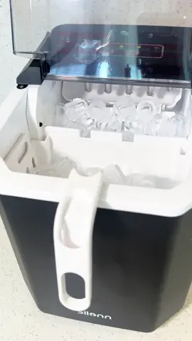 If youre and Ice person this little ice machine is a must. Im sooo in love with it i used it on the daily. Perfect for parties and hosting and its on sale so take advantage of this flash sale @Silonn Global #falldealsforyou #icemaker #icemachine #tiktokshop #tiktokpartner #tiktokfinds 