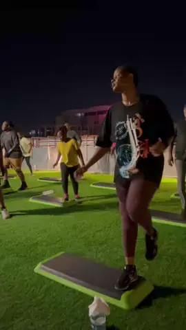 Rejoignez-nous chaque mardi à partir de 19h00 pour notre séance de step cardio avec @Coach Vicky  @Fellindra 🌷🌷 @Ouedraogo  Narcisse @Abdoul Karim OUEDRAOGO  ☎️ (+226) 77120404 📍 Ouagadougou, ZAD en face du siège de Nestlé.  #SéanceCollective #Step #Cardio #Ouaga #SlamazoneGymClub 
